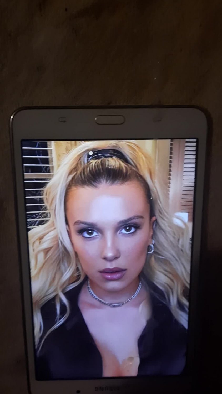 Millie Bobby Brown Tribute 2 - Filmy Porno & Zdjęcia - EroMe