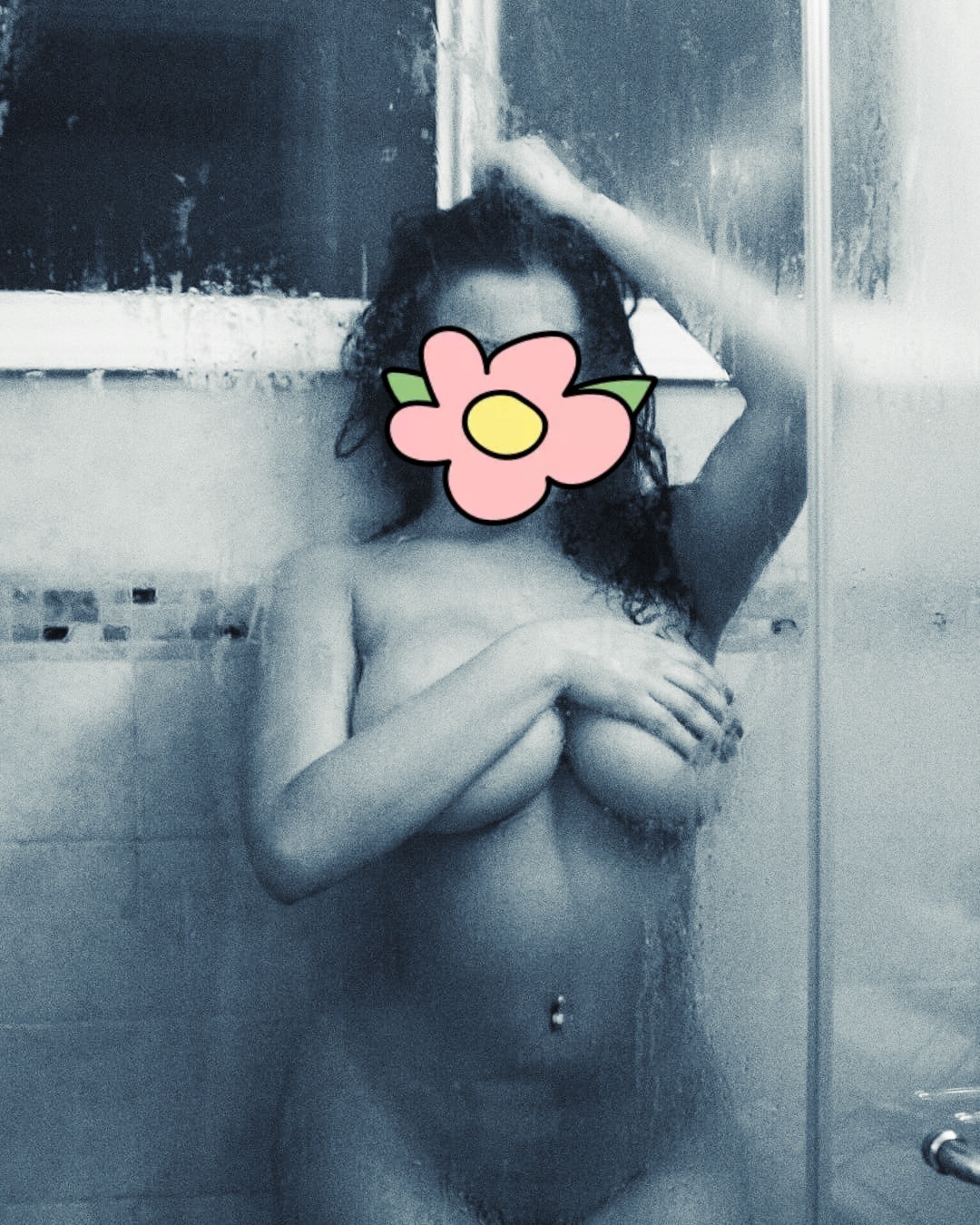 White busty #half_nude #4m2xP2WF