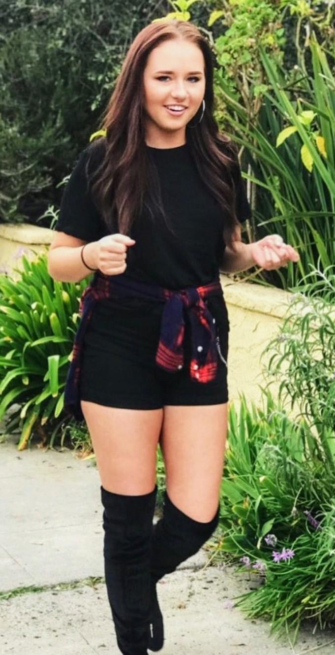 Sarah Schauer #0nBfzjUB