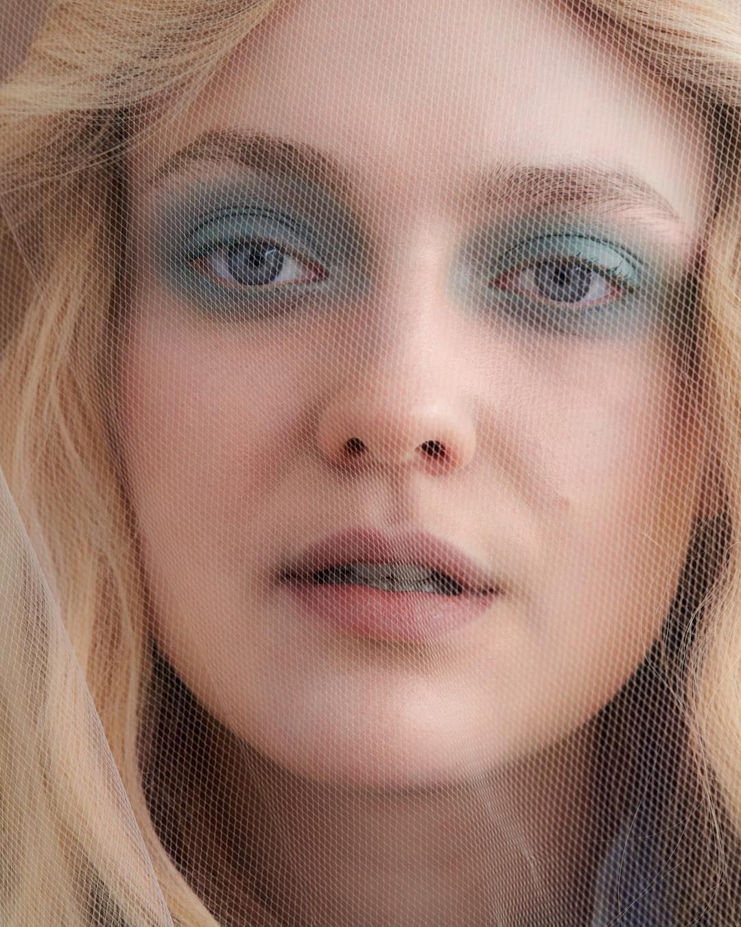 dakota-fanning-see-thru-sexy-10pics #dakotafanning #celebs #iRiE95kX