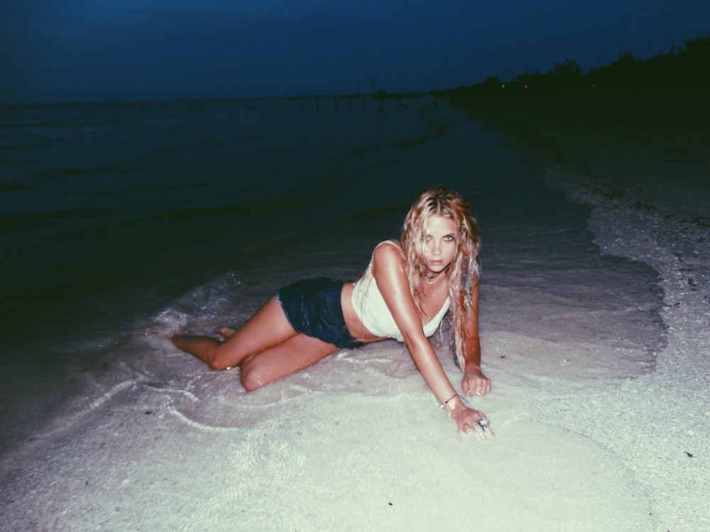 Ashley Benson #IIlWNCnT