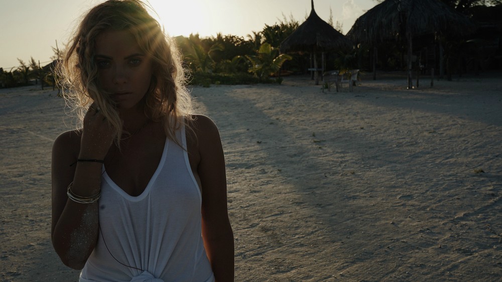 Ashley Benson #aJRoWPg4
