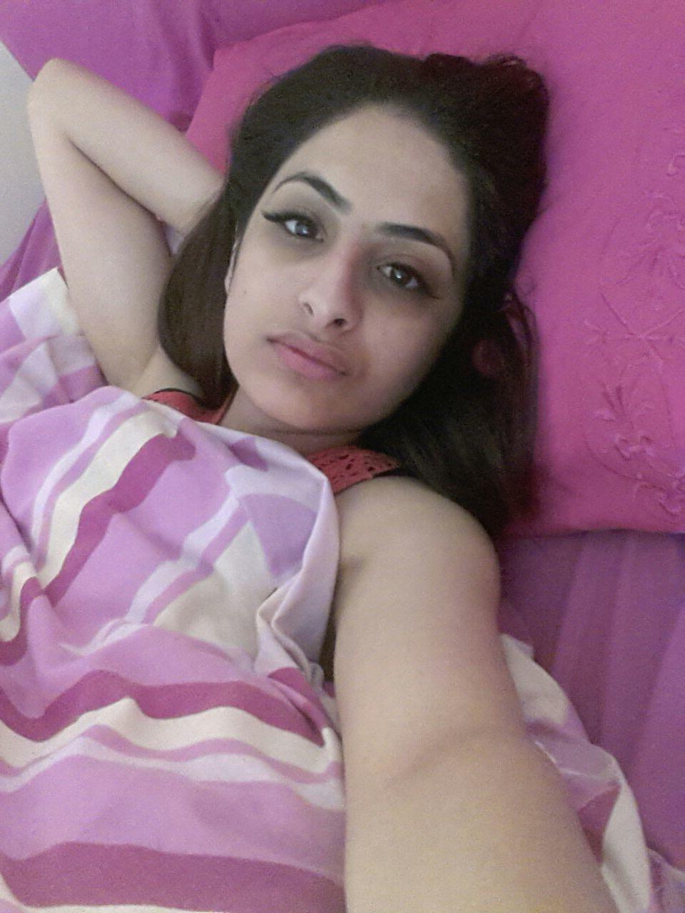 Beautiful Pakistani NRI nudes full...