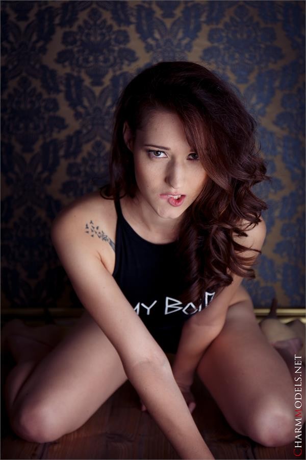 Mina popular teenager model poeses in glamour photoset #sOAdIfTY