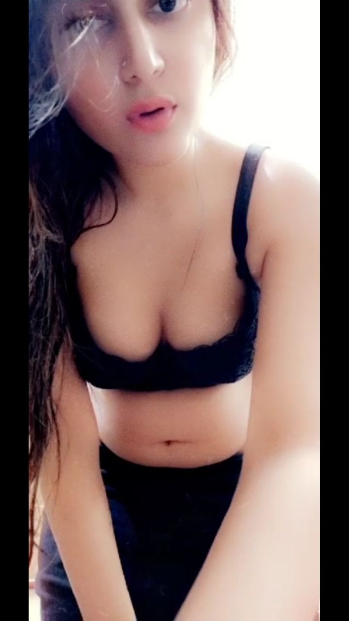 Sexy desi Babe showing Her Hotness Nude on Video Call To Her...