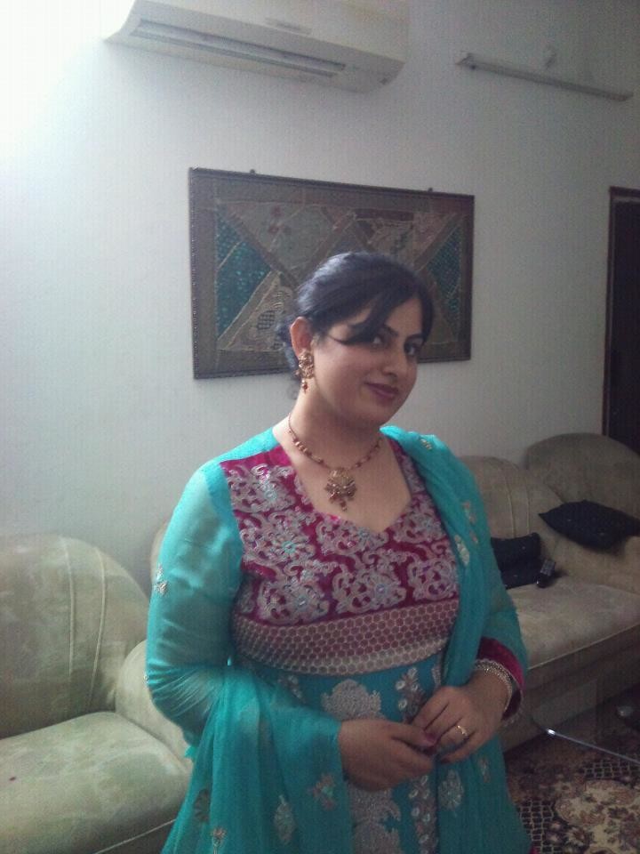 Desi curvy aunty hot #apqool17
