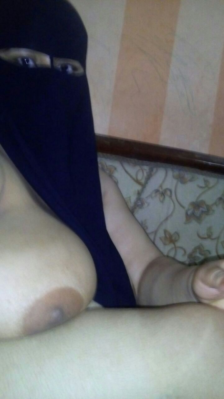 arab wife with big tits