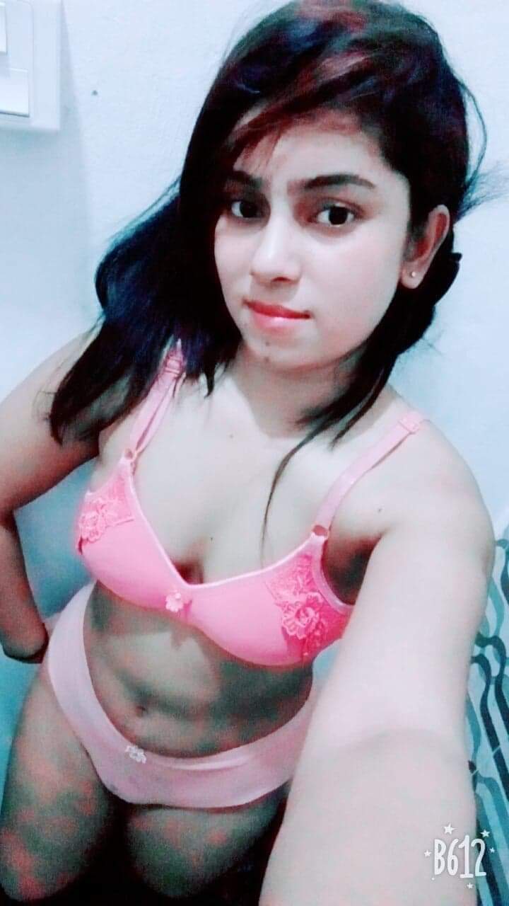 Beautiful desi teen Indian Girl Leaked Nude Pics image picture