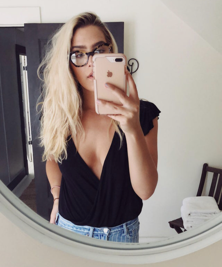 Sexy teen blonde girlfriend leaked.  Loves to take naughty pics  #EluO2HnN