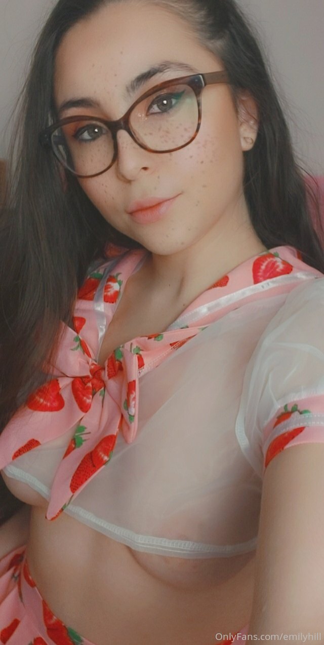 girl with glasses #Y9yAC9YC
