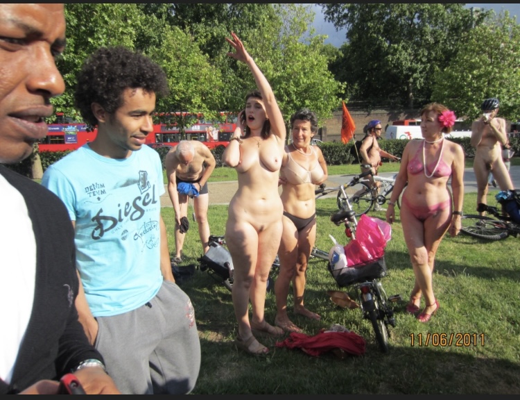 The naked librarian and mom #HZnMWF0v