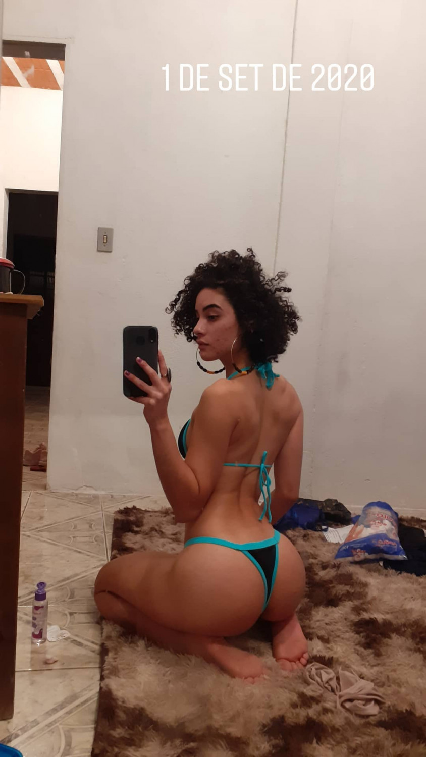 Camila Moura - Vídeos e Fotos Pornô - EroMe