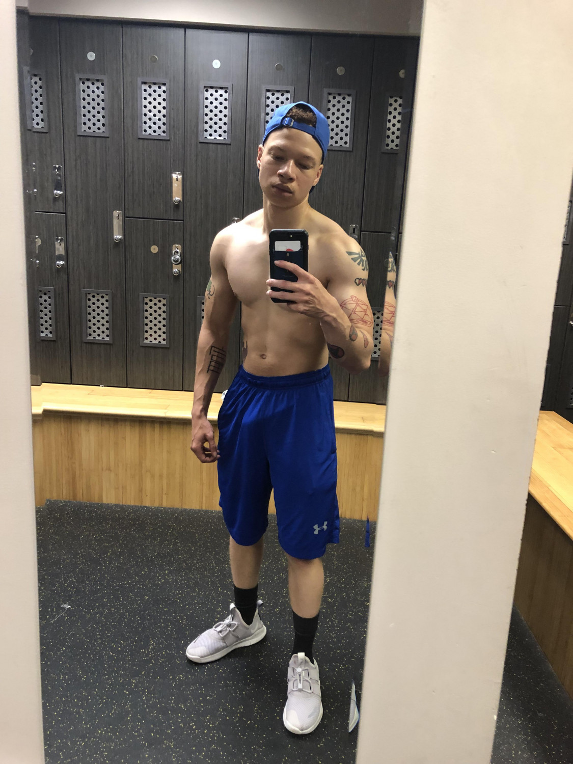 Lightskin Dude With Huge Cock Bi #JnTjNgZI
