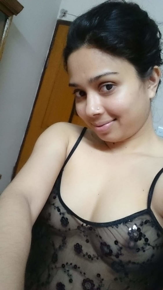 Indian Mom Gallery - Desi Indian Mom Sending Pics To Her Step son - Porn - EroMe