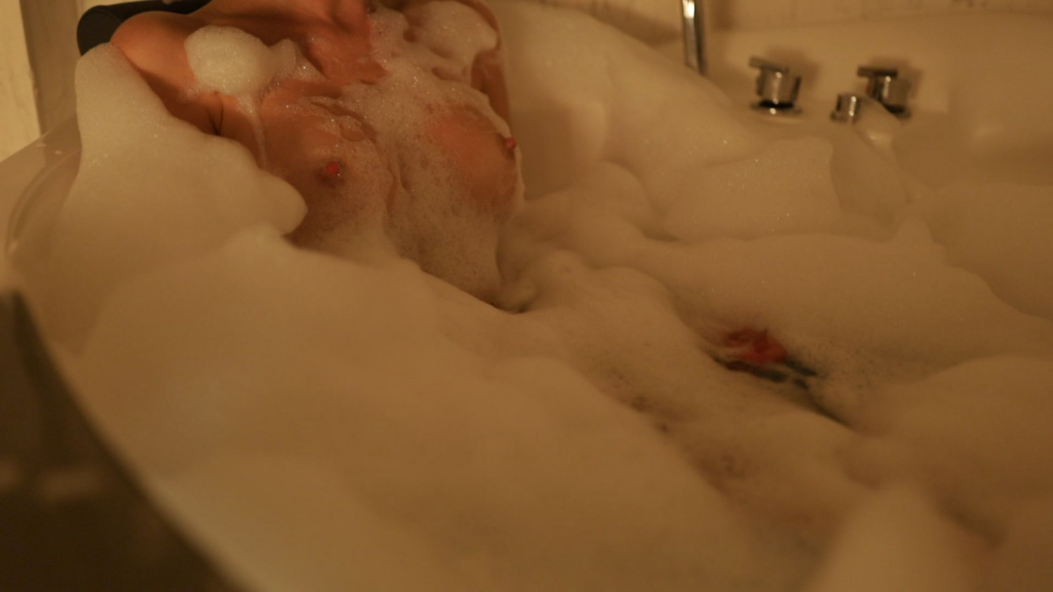 Alex Shai Nude Bath Photos #1LWfw91v