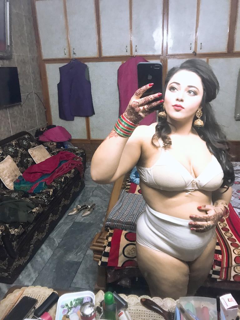 MOST BEAUTIFUL INDIAN CHUBBY GIRL 4 VIDS and PICS pic image