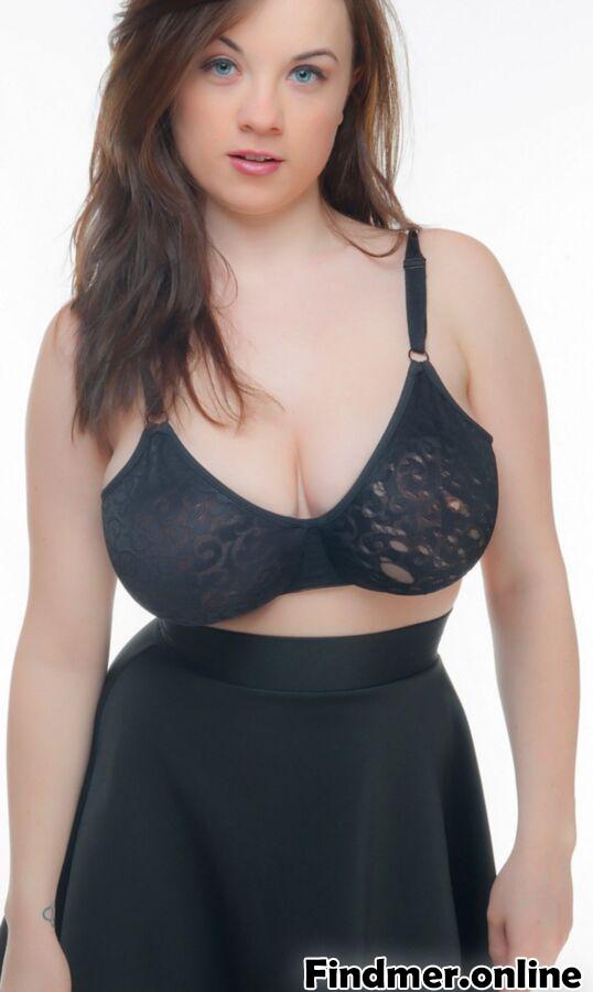 Bra Busting Big Tits #lTqutVEV