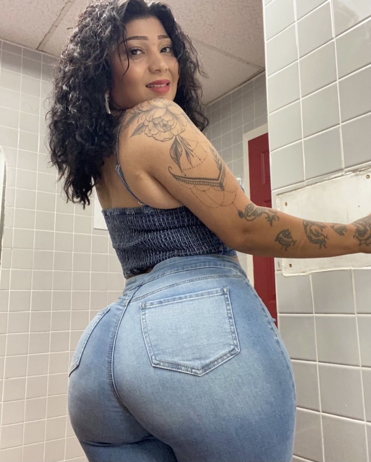 Spicy Latina Cum - Sexy Latina in Jeans Nice Ass Cum - Porn - EroMe