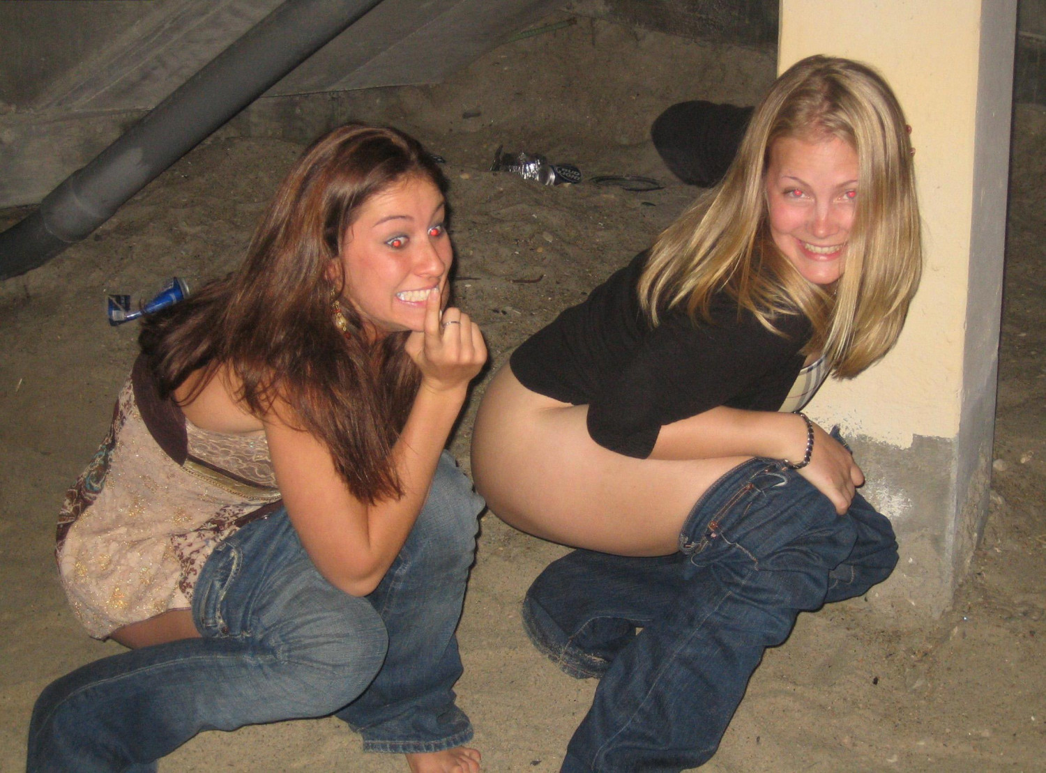 Amateur Girls Caught Peeing (part 3) - Porn photo photo