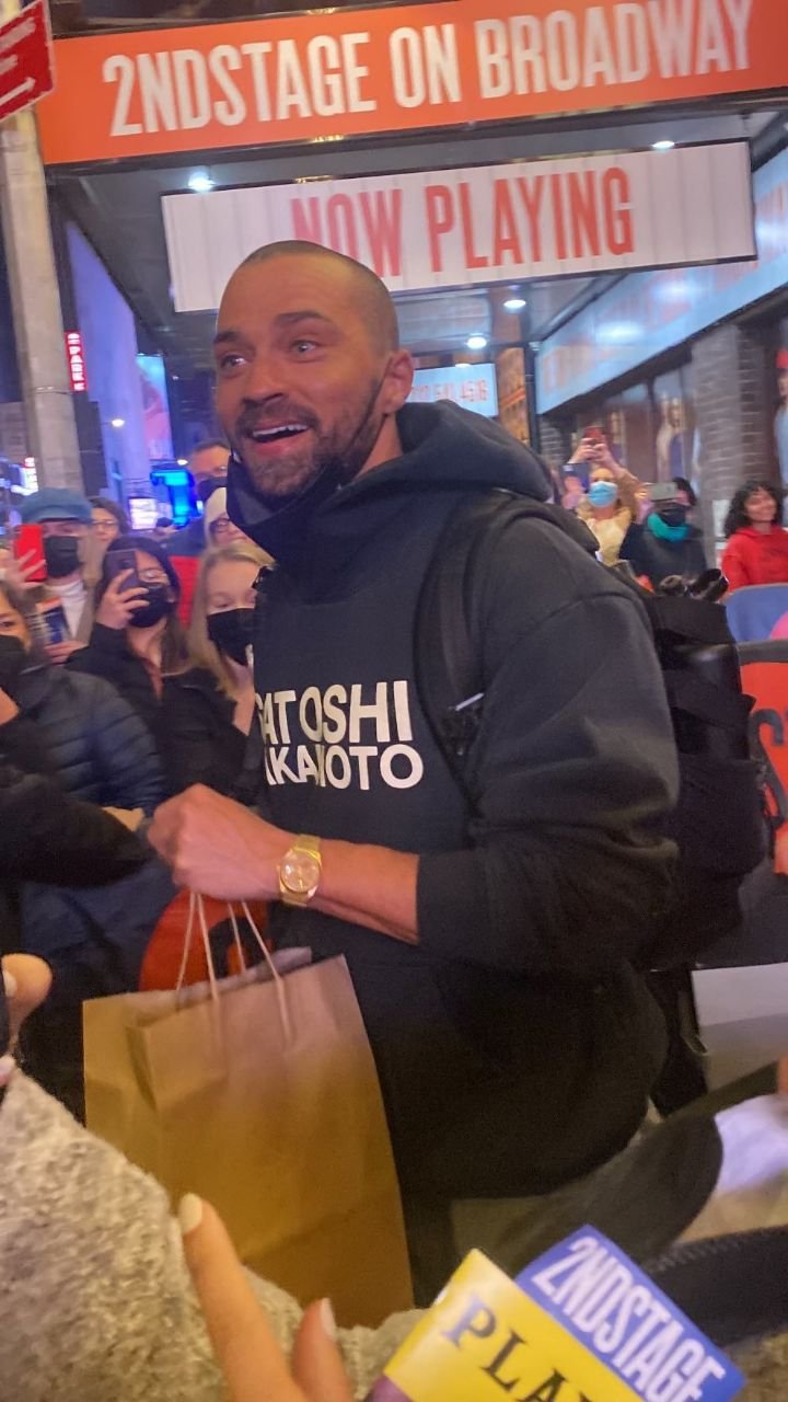 Jesse Williams in Take Me Out #JR2IxyF5
