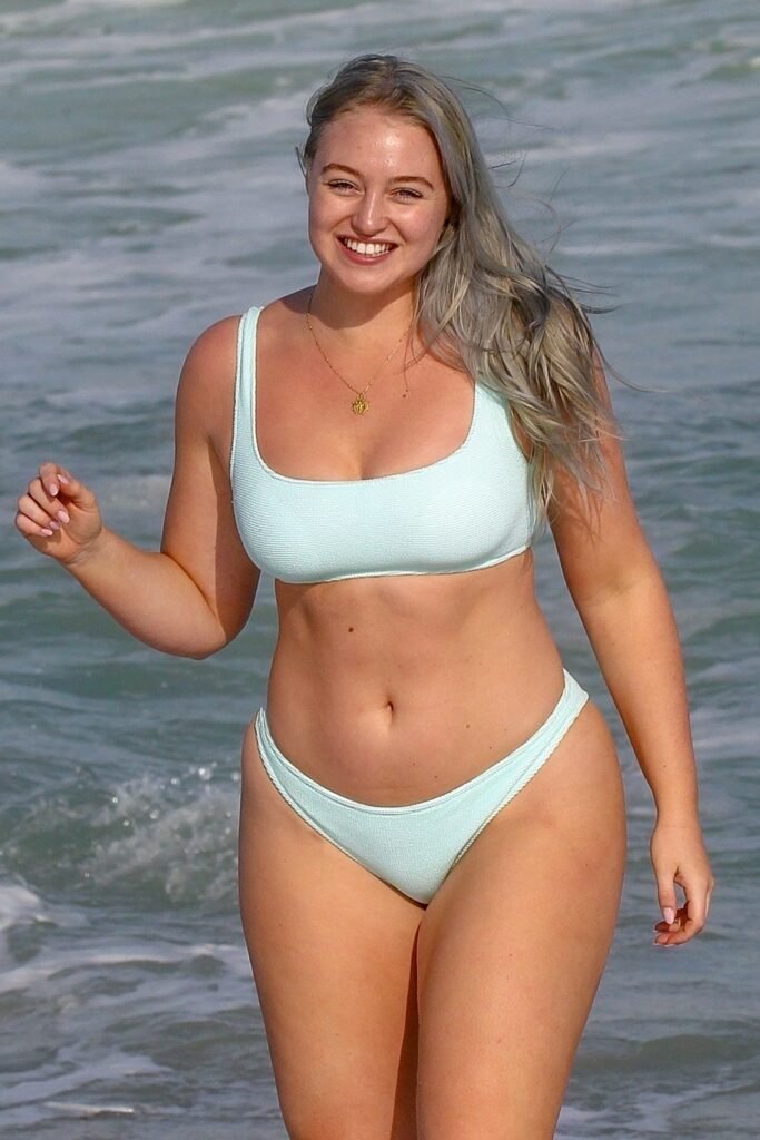 Iskra Lawrence Nude And Sexy Images #nNsDSWBD