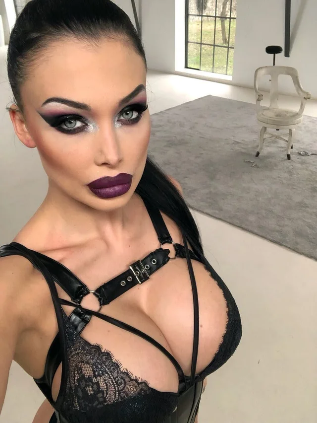 Makeup #Fdz8zviO