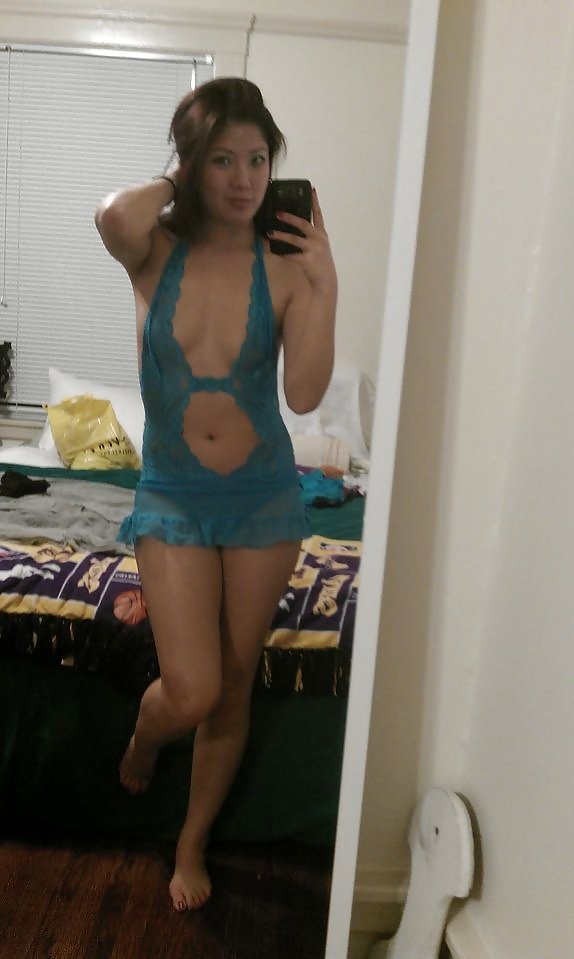 Asian college girl dorm room selfies - Porn - EroMe